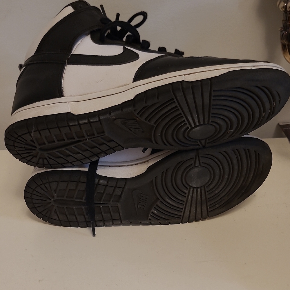 Nike Black and White Sneakers - Picture 9 of 13